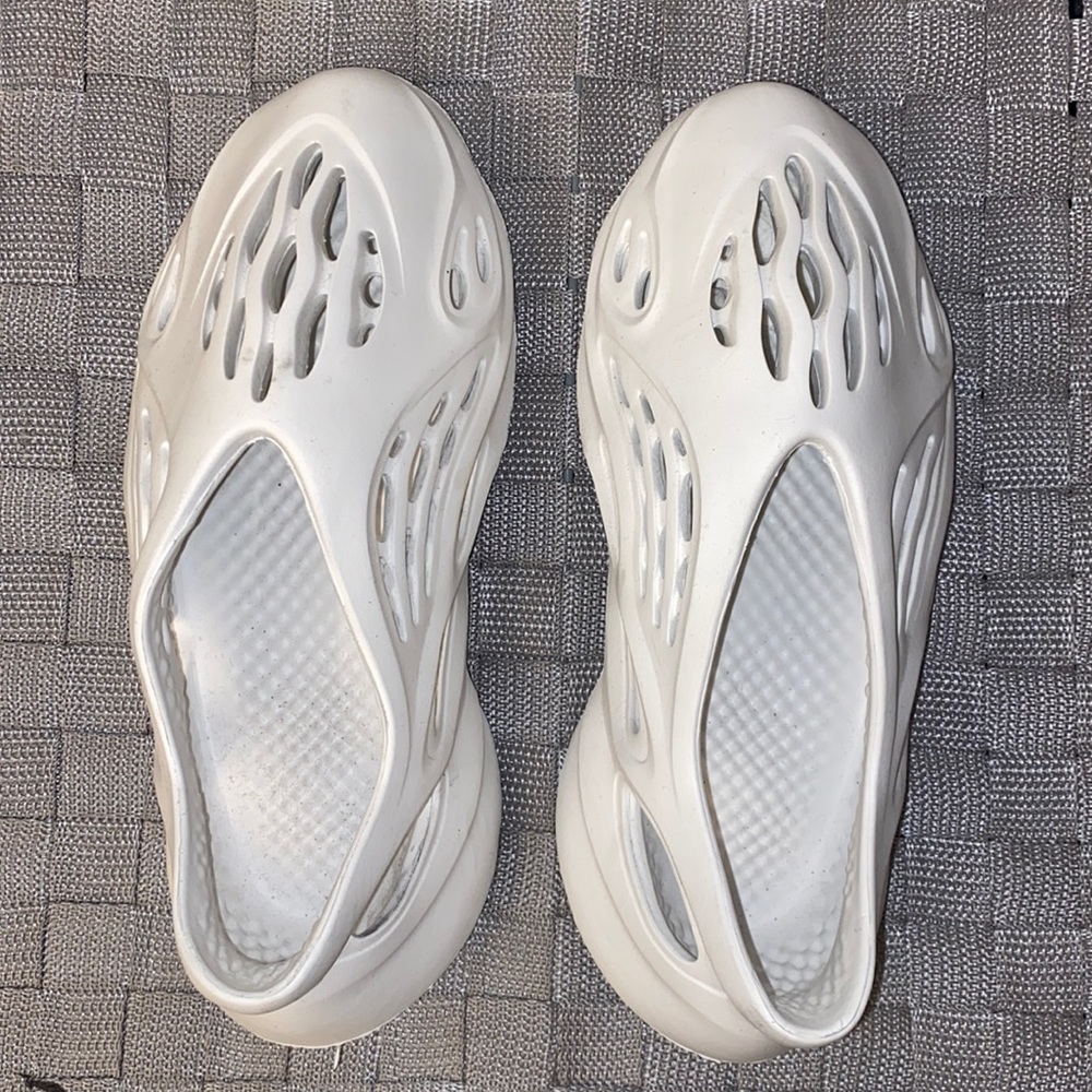 SAND Adidas Foam Runner